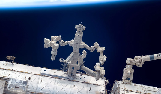 Canadarm2+and+dextre