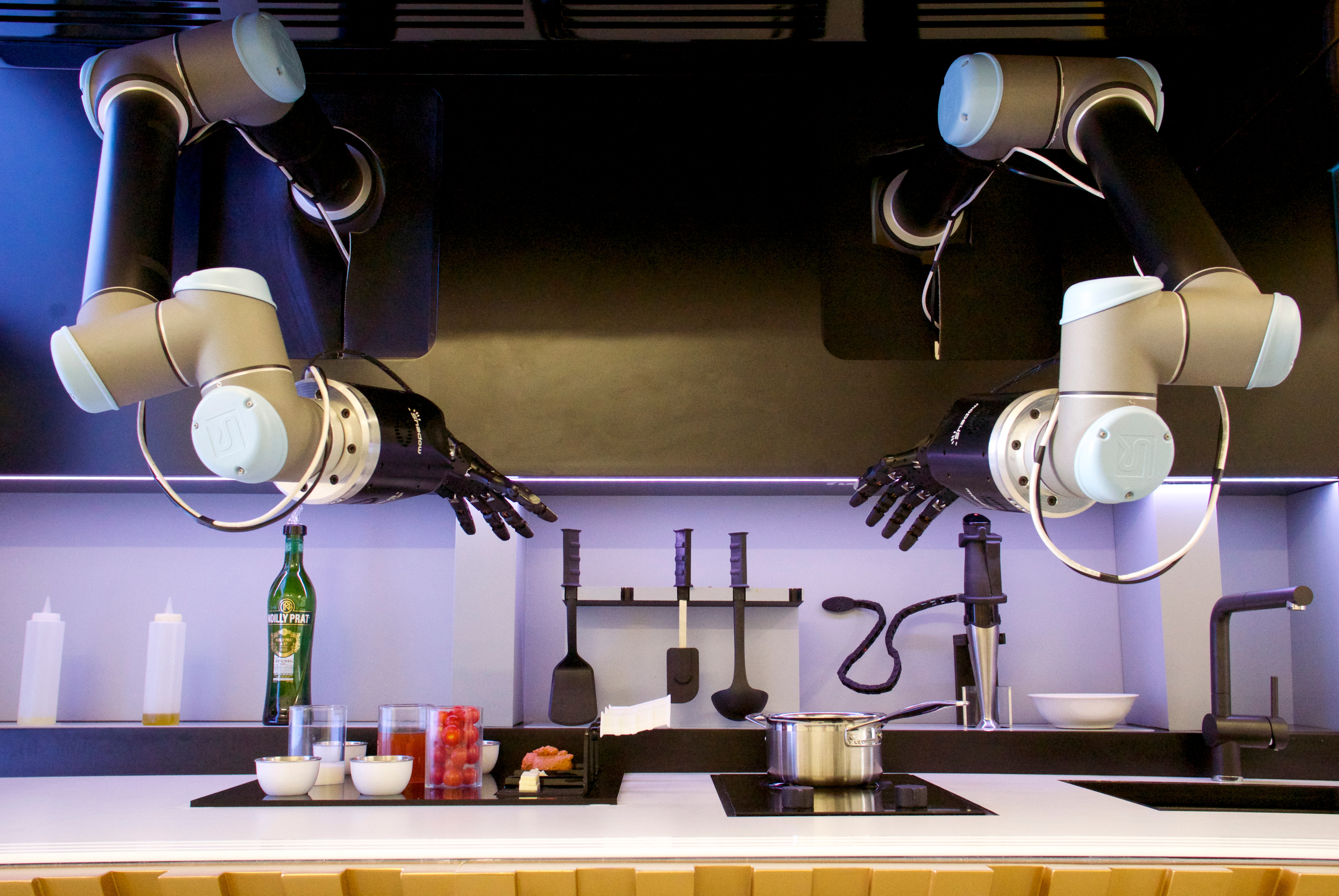 http://blog.robotiq.com/hubfs/Moley-Robotics-Automated-kitchen.jpg