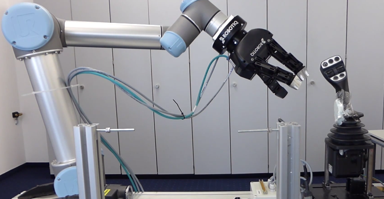 3-Finger-robot-gripper-Elobau-Universal-Robot-2