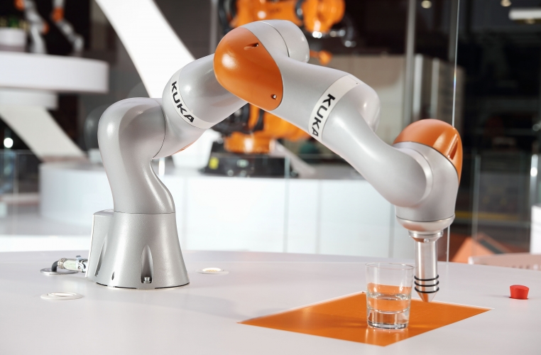 Collaborative Robot Series KUKA’s New IIWA (LWR 5)