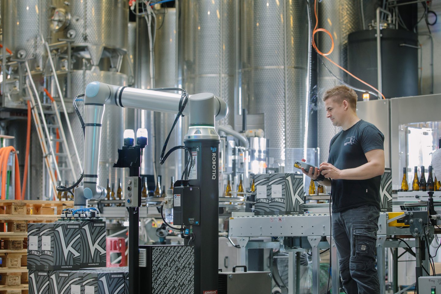 5 signs it’s time to automate your palletizing process