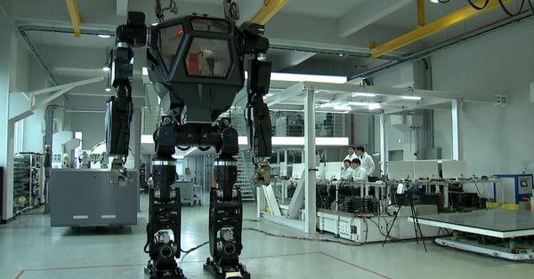 Giant human-controlled robot