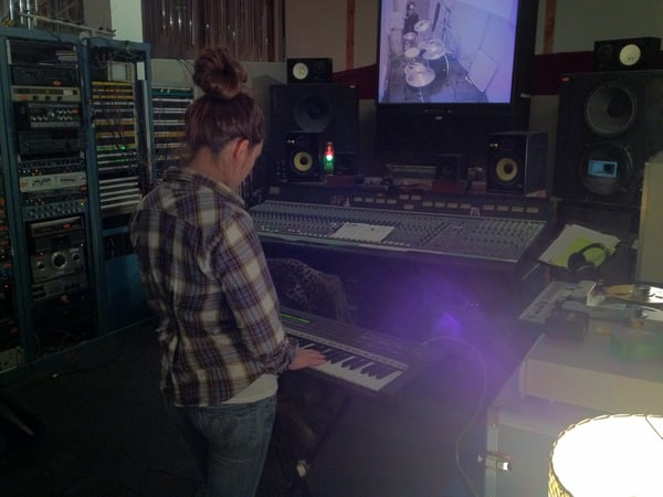 Fanny Borgeat playing piano