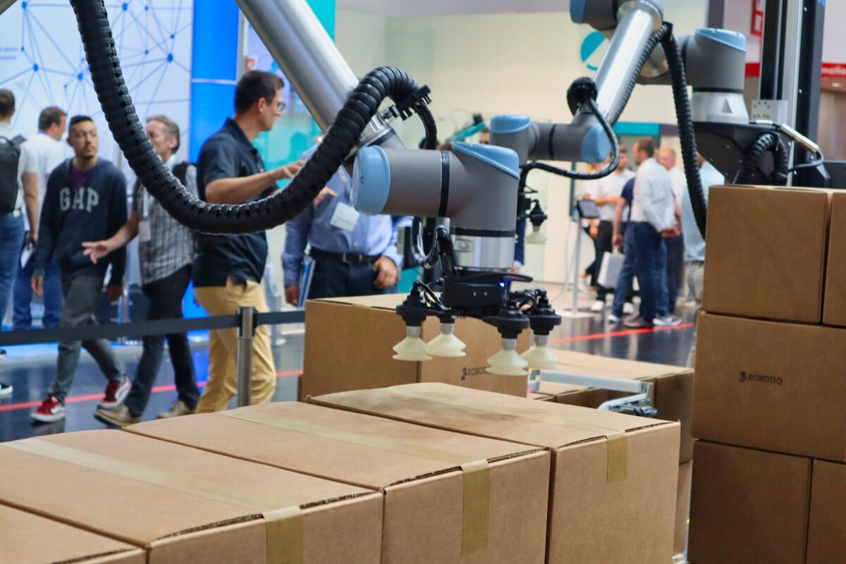 See How Our Palletizing Demo is Changing the Game in Cobot Palletizing