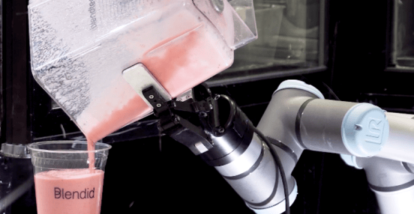 Blendid-smoothie-making-Che-B-robot