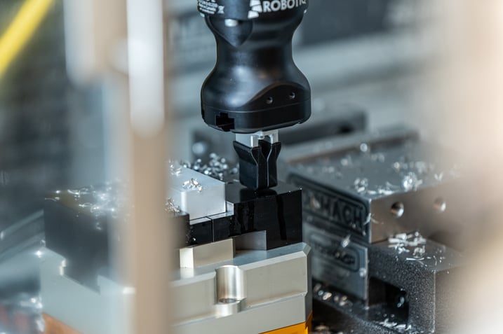 Robotiq gripper in a CNC machine