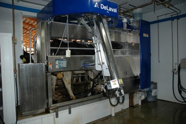 DT DeLaval Robotic Milker-2.jpg