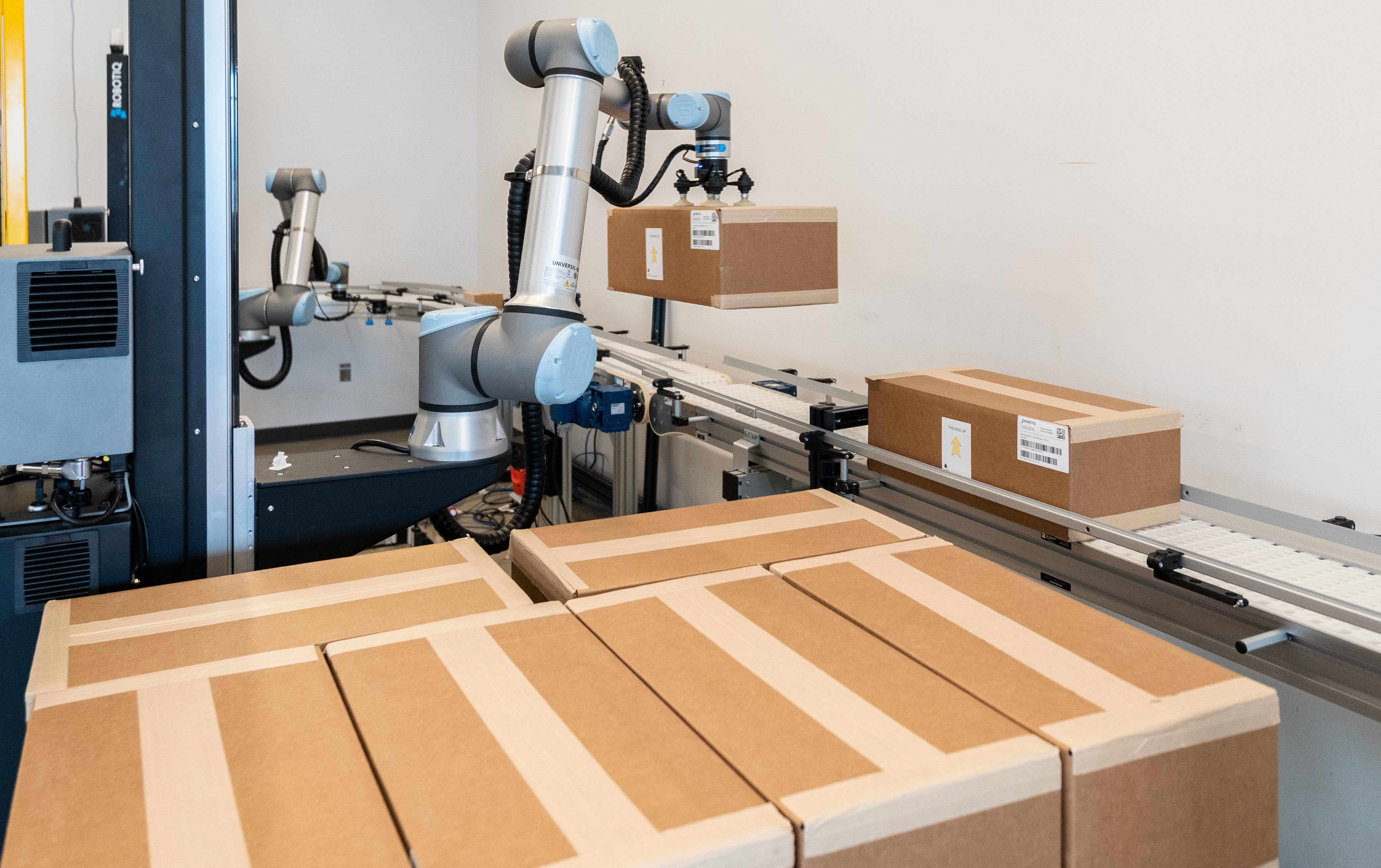 Robot palletizing boxes in the logistics industry