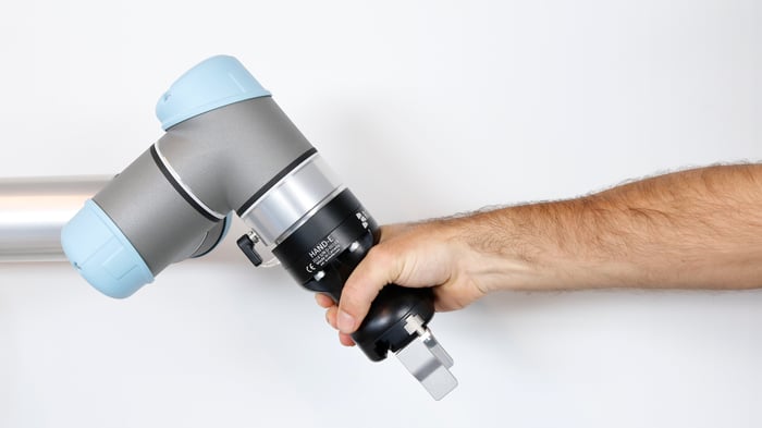 Leveraging human abilities with cobots