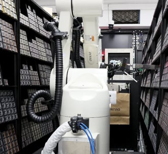 Robot used in a very short space warehouse