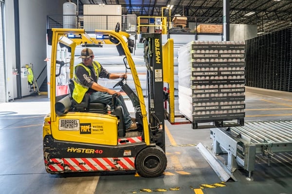 Hyster-40-forklift-in-a-manufacturing-factory