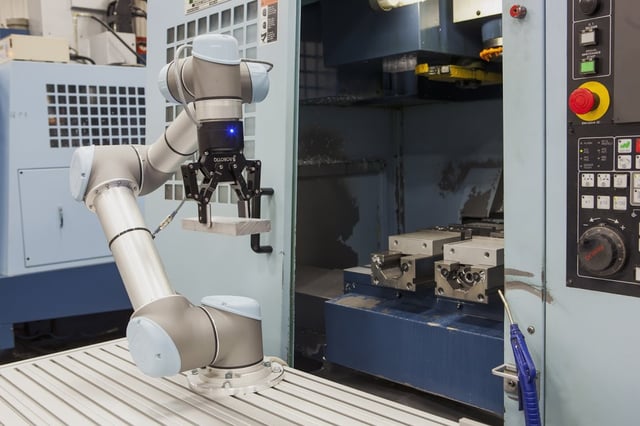 Robotiq 2F-140 gripper mounted on a UR robot arm for machine tending application
